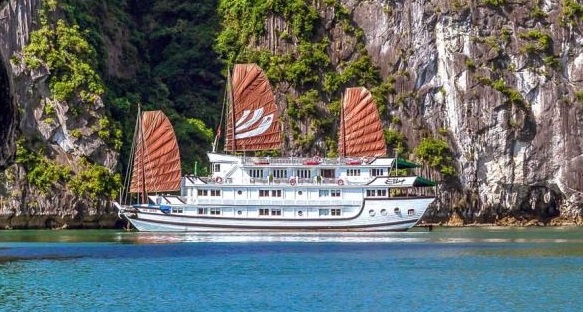 bhaya-classic-cruises-in-halong-bay4.jpg