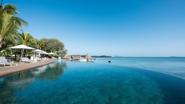 veranda-paul-et-virginie-new-infinity-pool.jpg