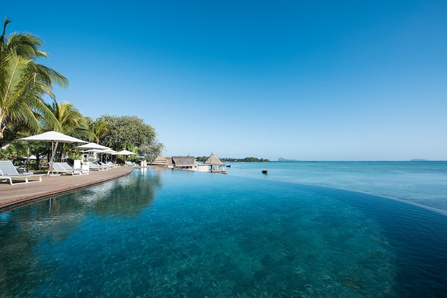 veranda-paul-et-virginie-new-infinity-pool.jpg